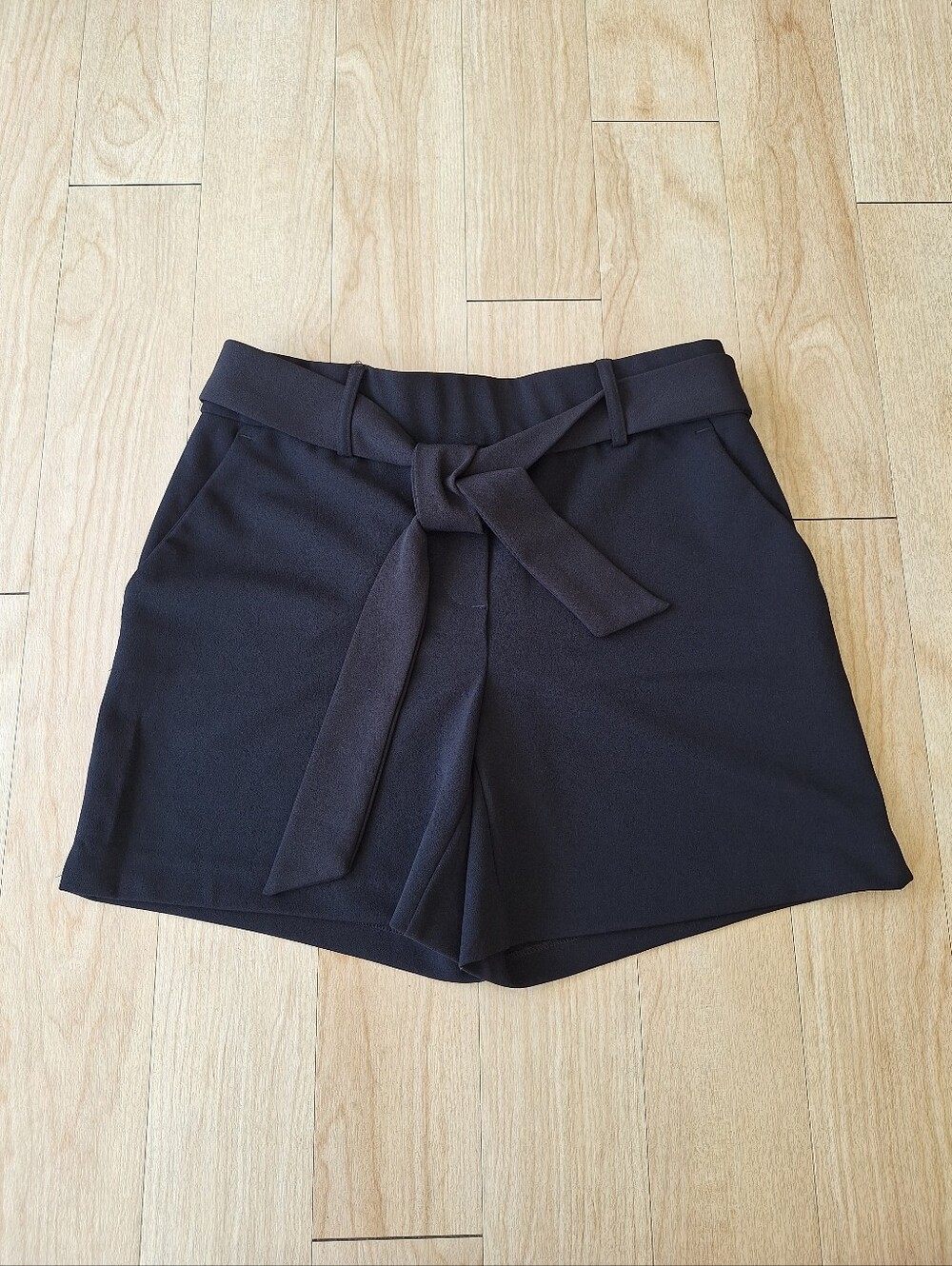 Jules & leopold Women's Black Tie-Belt Shorts Size S